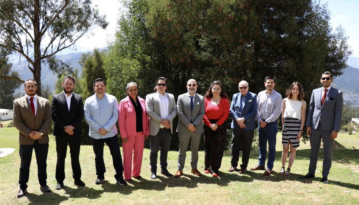 andresgomezecu's tweet photo. 🌎 | Parte del gran equipo que estará este nuevo semestre en la @EscuelaRRIIUIDE.
Más allá de otras responsabilidades, siempre será un gusto estar en la @UIDE.
#PoweredByASU https://t.co/y1ZXzFwxAn