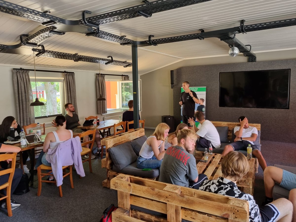 gdp_hessen's tweet photo. Trainingstag für den Einstellungstest bei der #Polizei #Hessen!  Sowohl Sport- und Intelligenztest als auch die Gesprächsführung wurden geübt. Fazit von allen: Tolle Sache! #wirhandeln https://t.co/8erotw8C4u