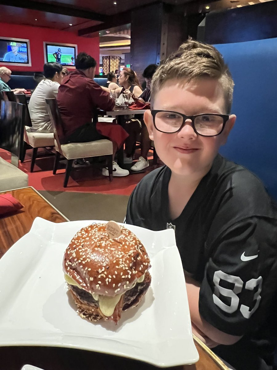 toddyjohn1's tweet photo. @GordonRamsay my boys first time in vegas and first time at Gordon Ramsey burger, safe to say it won’t be the last, best burger he’s ever had , not a crumb left Absolutely brilliant from start to finish, staff where awesome. #bestburgerever #fishandchipnext #thankschef #vegas https://t.co/rSwZlvdRZ0