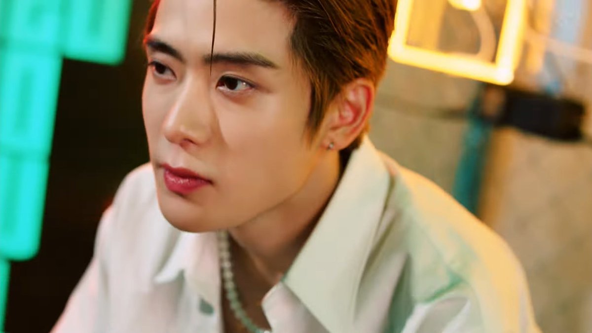 JJHLOOKS's tweet photo. wow jeong jaehyun https://t.co/cn0edDJ1p8