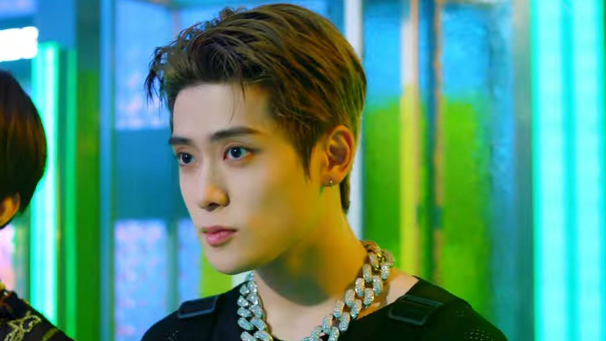 JJHLOOKS's tweet photo. wow jeong jaehyun https://t.co/cn0edDJ1p8
