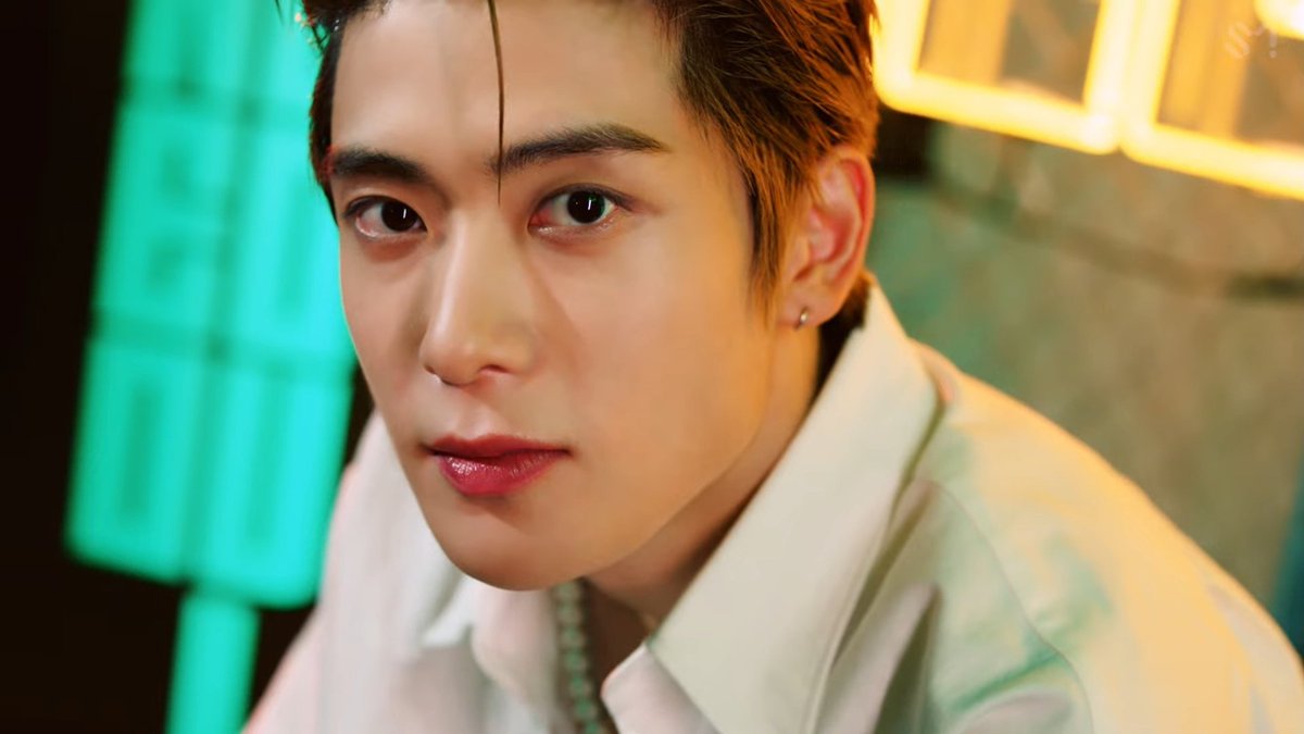 JJHLOOKS's tweet photo. wow jeong jaehyun https://t.co/cn0edDJ1p8