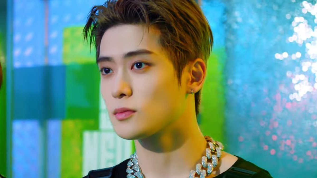 JJHLOOKS's tweet photo. wow jeong jaehyun https://t.co/cn0edDJ1p8