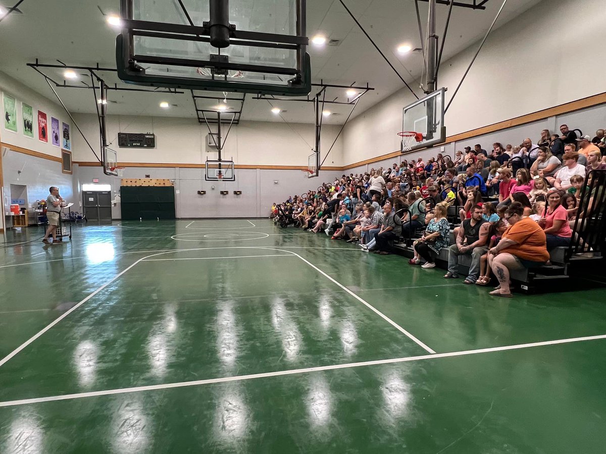 SuptCaseyAllen's tweet photo. Big day @BCESBombers yesterday. Kids had the opportunity to Floss and Gloss thru FRYSC and Purchase District Health Department. 

Then families roll in for a great Back to School night! 

Great stuff going on @BallardSchools! Way to #ElevateBC! https://t.co/Nr2WyRvBvV