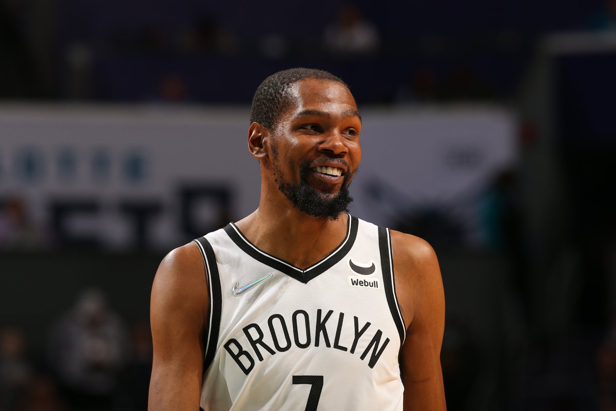BleacherReport's tweet photo. Kevin Durant has removed his trade request after meeting with Joe Tsai, Sean Marks and Steve Nash yesterday.

The Nets are running it back. https://t.co/tqCmZt5Eju