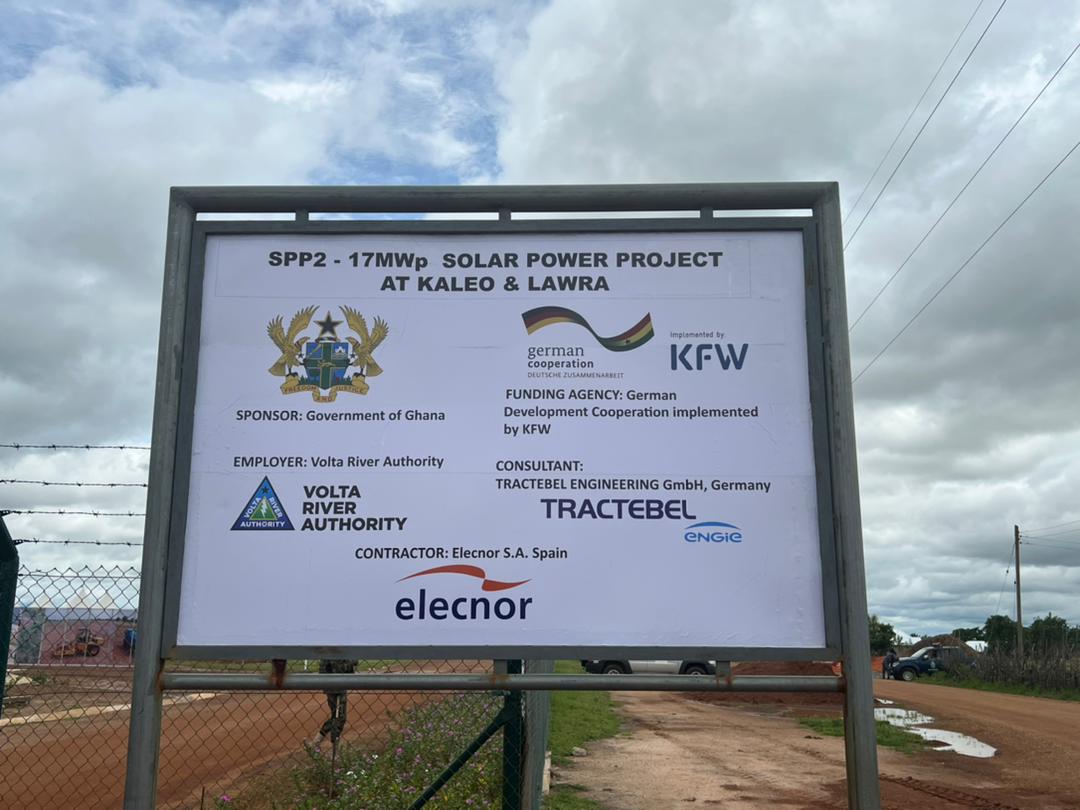 GRIDCo_ghana's tweet photo. The Board Chairman, Chief Executive, and Management of GRIDCo, Ghana’s Transmission Company, have attended the commissioning of a Volta River Authority (VRA) 13-Megawatts (MW) Solar plant project. 

@moigovgh @GbehoBampoh @VoltaRiver 

Read more:
https://t.co/m64Ha18fiY https://t.co/DWjlF84d5f