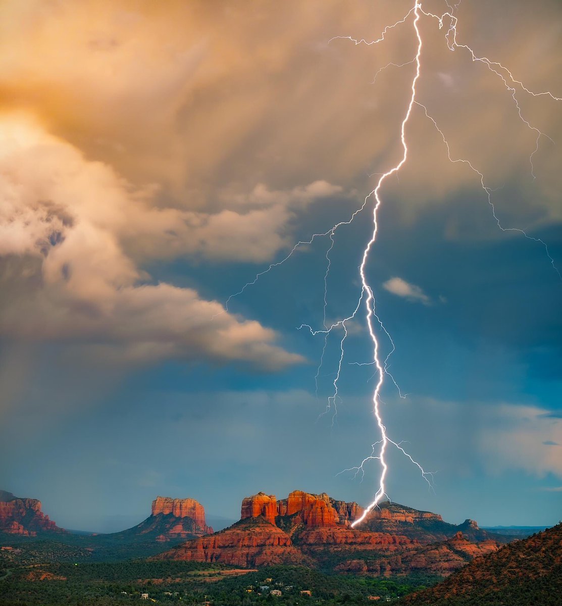 Sedona is simply striking, especially during monsoon!
📸: Heber Lopez, #Sedona #AZ #azwx #12newswx #monsoon2022 #beon12 #todayinaz #weatherwatchers <a href="/12News/">12 News</a>