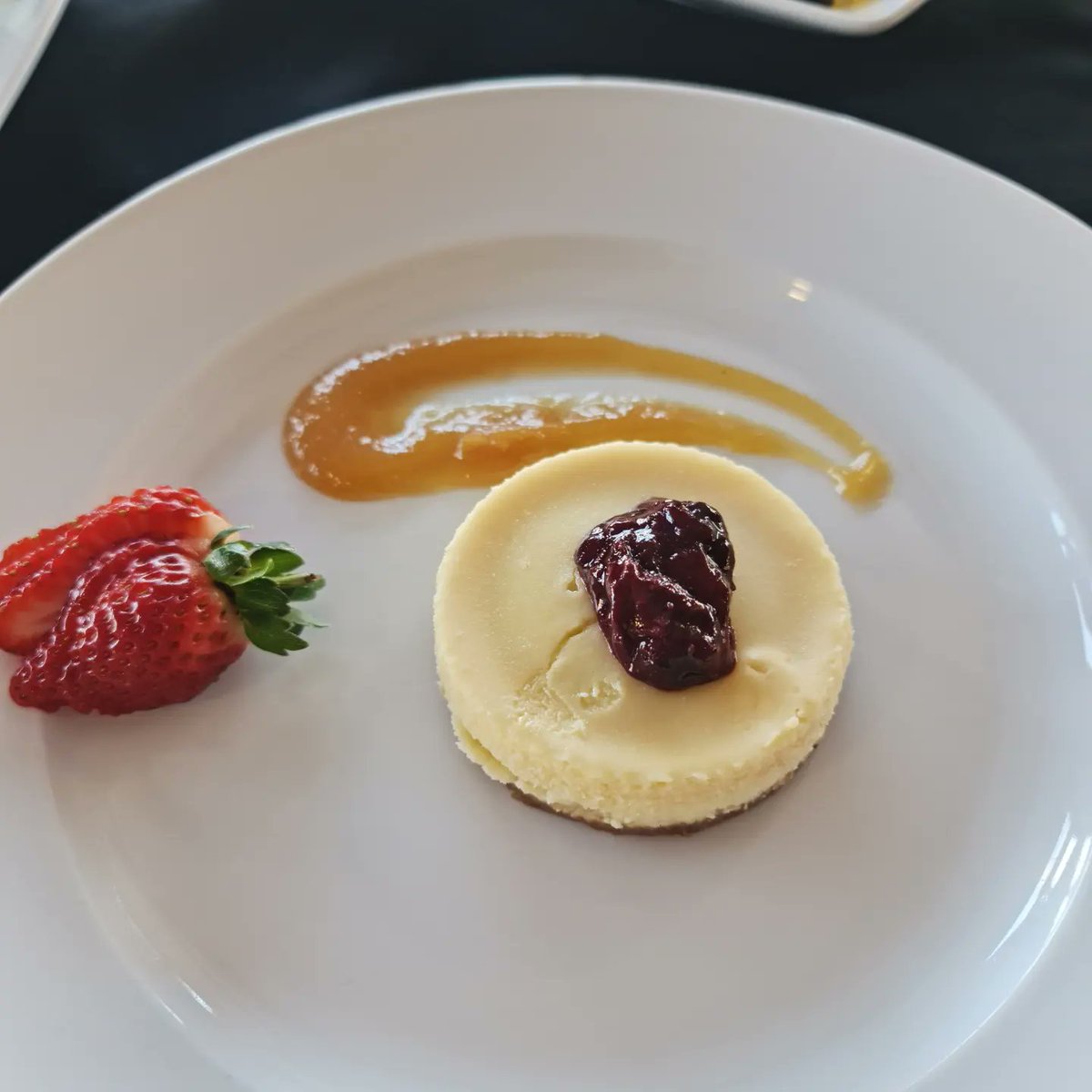 VisitKZN's tweet photo. Pretty as a picture. Enjoy delicious food while taking in relaxing views of the countryside.

#midlandsmyway #shespeakstourism #unforgettablekzn #food #countryside #exploremidlands https://t.co/GtyGhKwxzF