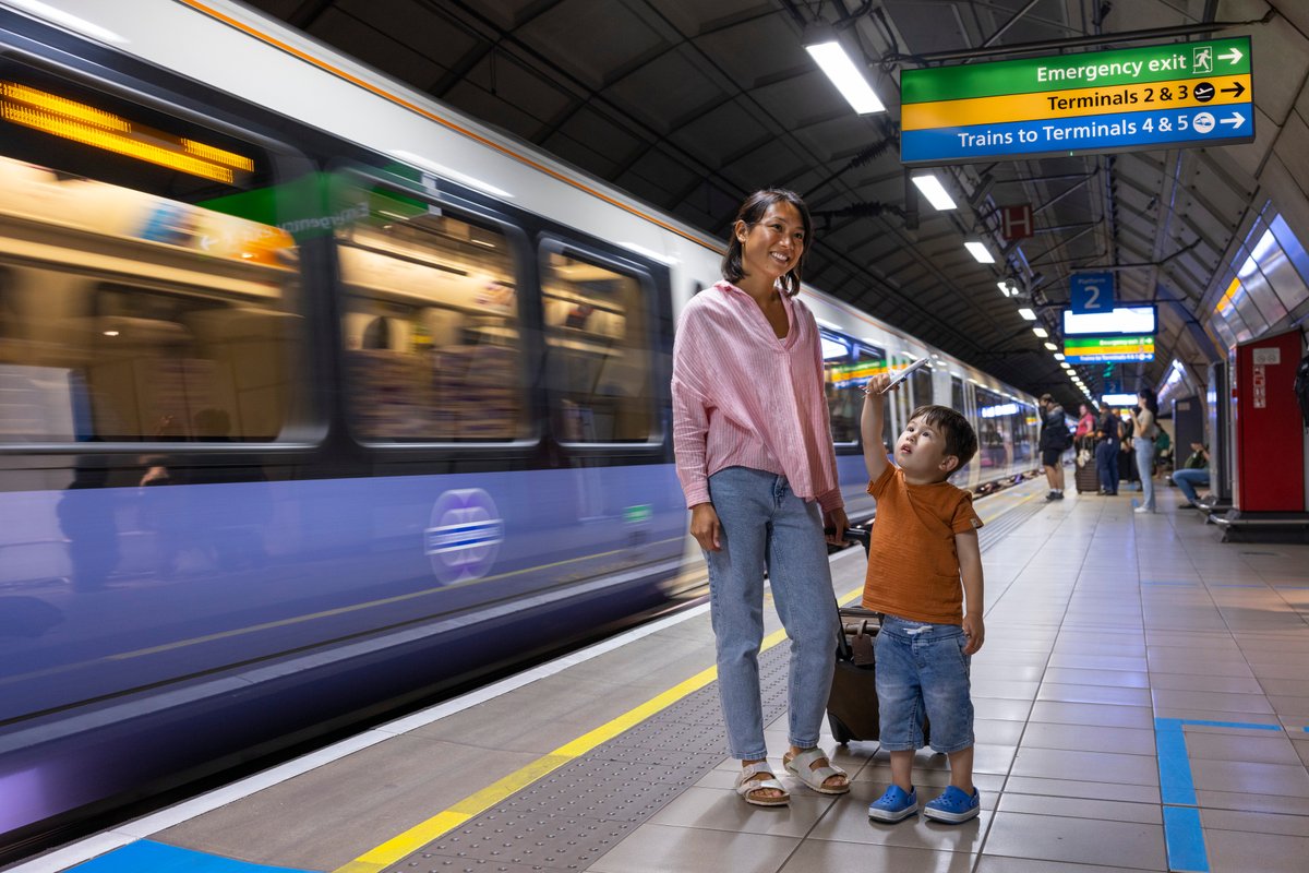 TfL's tweet photo. Elizabeth line

From 6 November trains from Reading, Heathrow, and Shenfield will travel directly through central London

🕒 Open 7 days a week

🆙 Increased frequency

🎉 Bond Street (open by November) https://t.co/bavI8686VB