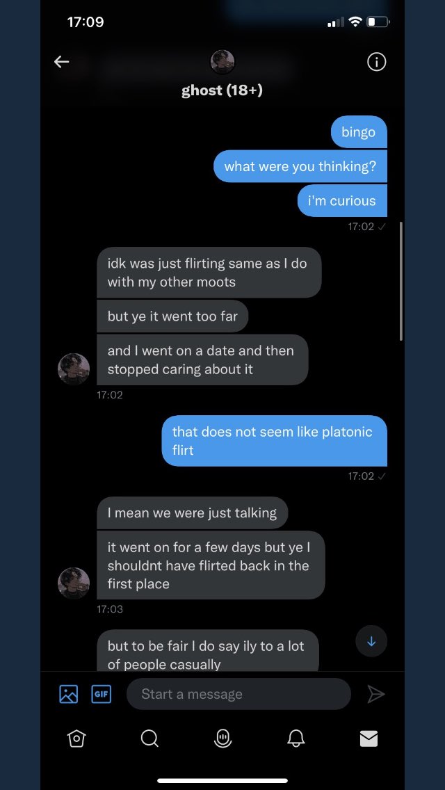 WH0REDOLL_'s tweet photo. he's so fucking full of shit. HE made me his lockscreen, actually a video of me as his lockscreen. HE SAVED MY CONTENT AND MADE A ALBUM OF IT ON HIS PHONE. he was asking my name and oh we should fly to each other. telling me he LOVED me not "ily" he said he was in love with me. https://t.co/1fwDD8E15N