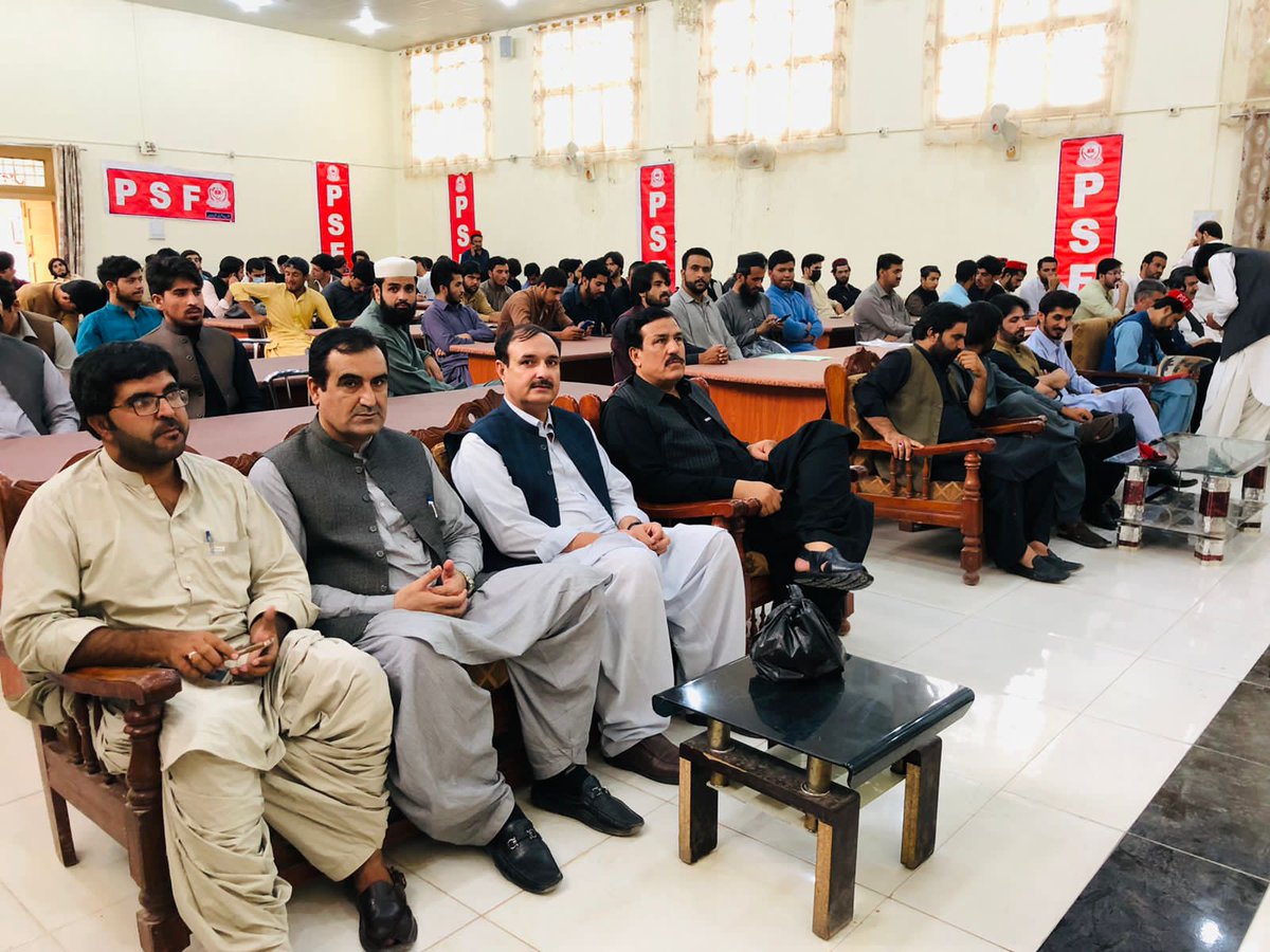 PakhtunSf's tweet photo. پشتون سٹوڈنٹس فیڈریشن کے مرکزی جنرل سیکرٹری مزمل خان کاکڑ اور مرکزی سوشل میڈیا سیکرٹری حسن خان کاکڑ کوئٹہ میں پشتون سٹوڈنٹس فیڈریشن سائنس کالج کے شہدا کی تعزیتی ریفرنس سے خطاب کر رہے ہیں https://t.co/ieJQZLfV4t
