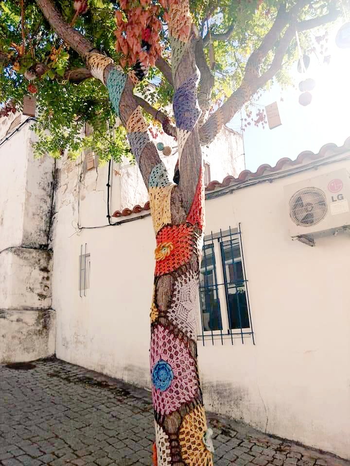 womensart1's tweet photo. Yarn bombing (temporary), Portugal, 2019 by unknown maker #WomensArt 
Have a good week! ❤ https://t.co/g0uhANTele
