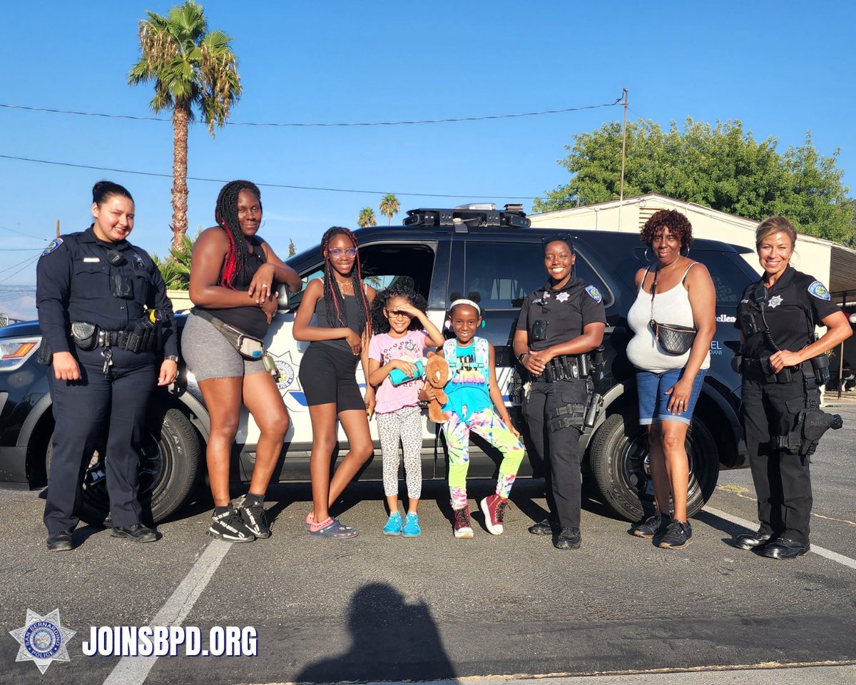 SanBernardinoPD's tweet photo. This past Saturday, several members of the #SanBernardinoPoliceDepartment attended a Victimization Prevention and Mentoring event hosted by #ProjectFightingChance. Our officers had a great time interacting with these amazing young ladies.
#CommunityOverEverything https://t.co/zOAIblGJwn