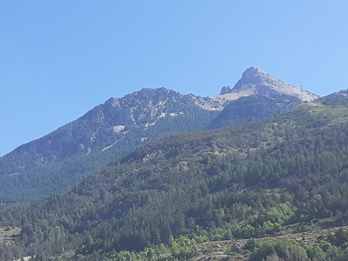 GUIERElisa's tweet photo. Un chouette début de semaine en @paysdesecrins 😍☀️ https://t.co/ASWC7bWil8