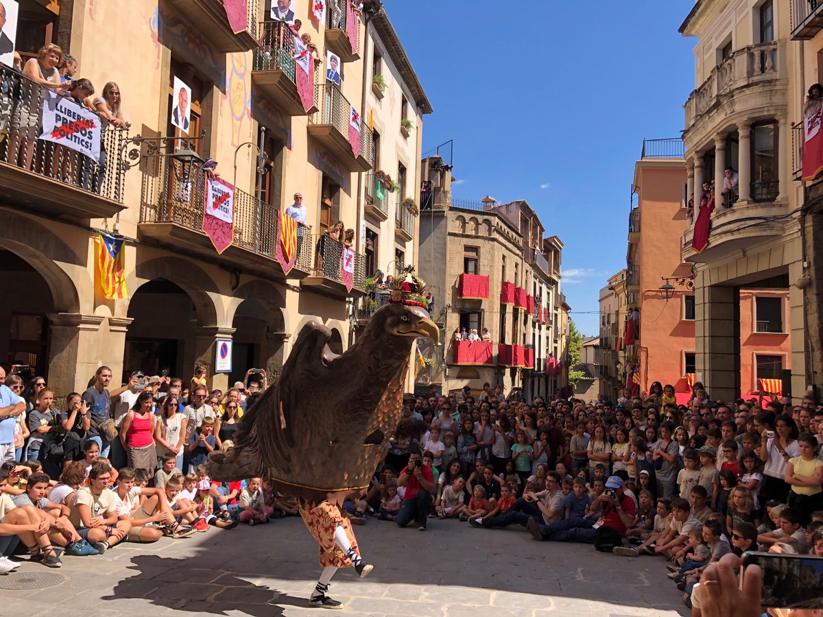 Solsona_cat's tweet photo. ♿️ "Una Festa Major per a tothom!"
📣🖊️ Aquest dimecres al matí l'Ajuntament de #Solsona obre les reserves d'espai per a persones amb mobilitat reduïda per assistir als ballets de la #FMSolsona2022
❤️Hi col·labora @CreuRojaCAT del Solsonès
ℹ️👉 https://t.co/6HmjbeTcaX https://t.co/x0OJQPlGm0