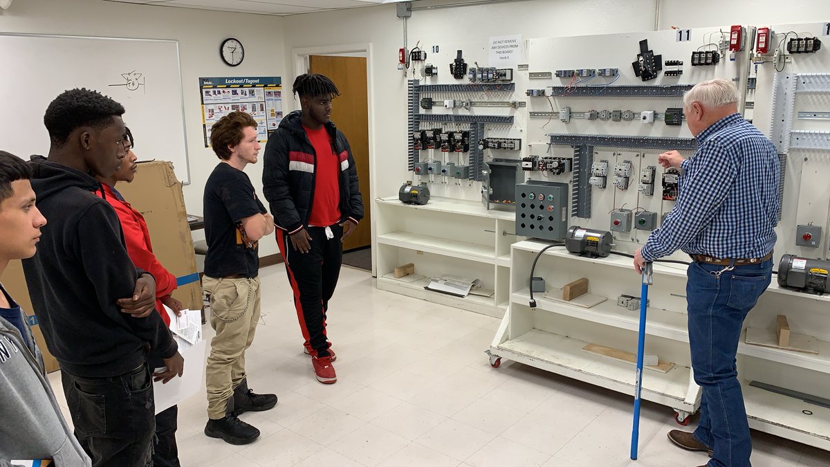 CLCfw's tweet photo. We're not your average technical school. We're a non-profit that offers short-term classes designed for long term success! Tuition assistance is provided to almost everyone. All you need to do is apply. Come by 6220 Anglin Drive tomorrow at 9 am or call us 817-887-9720. https://t.co/v0tWeAnnSN