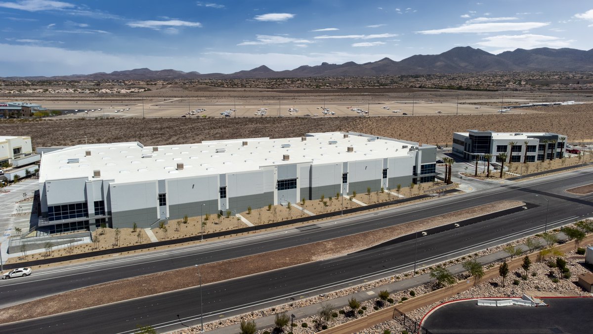 alstonconstruct's tweet photo. Today we're highlighting the multi-building facility at Henderson Executive Industrial Park located in Henderson, Nevada. The first building is a 24,000 SF two-story office building. The second is a 102,000 SF industrial warehouse/distribution facility. #BuildNV https://t.co/wN9PbQxyBe
