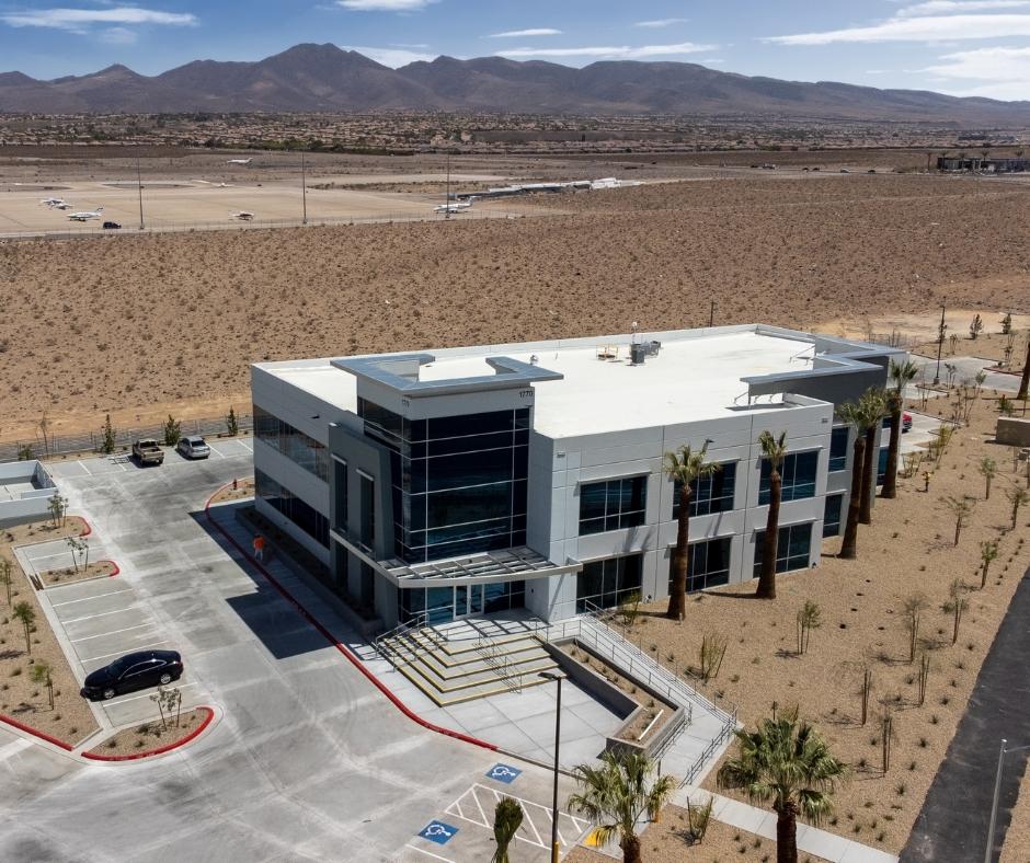 alstonconstruct's tweet photo. Today we're highlighting the multi-building facility at Henderson Executive Industrial Park located in Henderson, Nevada. The first building is a 24,000 SF two-story office building. The second is a 102,000 SF industrial warehouse/distribution facility. #BuildNV https://t.co/wN9PbQxyBe