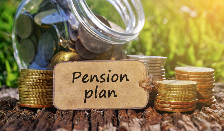 SterlingNFG's tweet photo. If you're saving into a pension, knowing when to seek independent financial advice from a pension specialist could make all the difference.

https://t.co/LYPEiBMnQ6 https://t.co/pb85JTjmWt