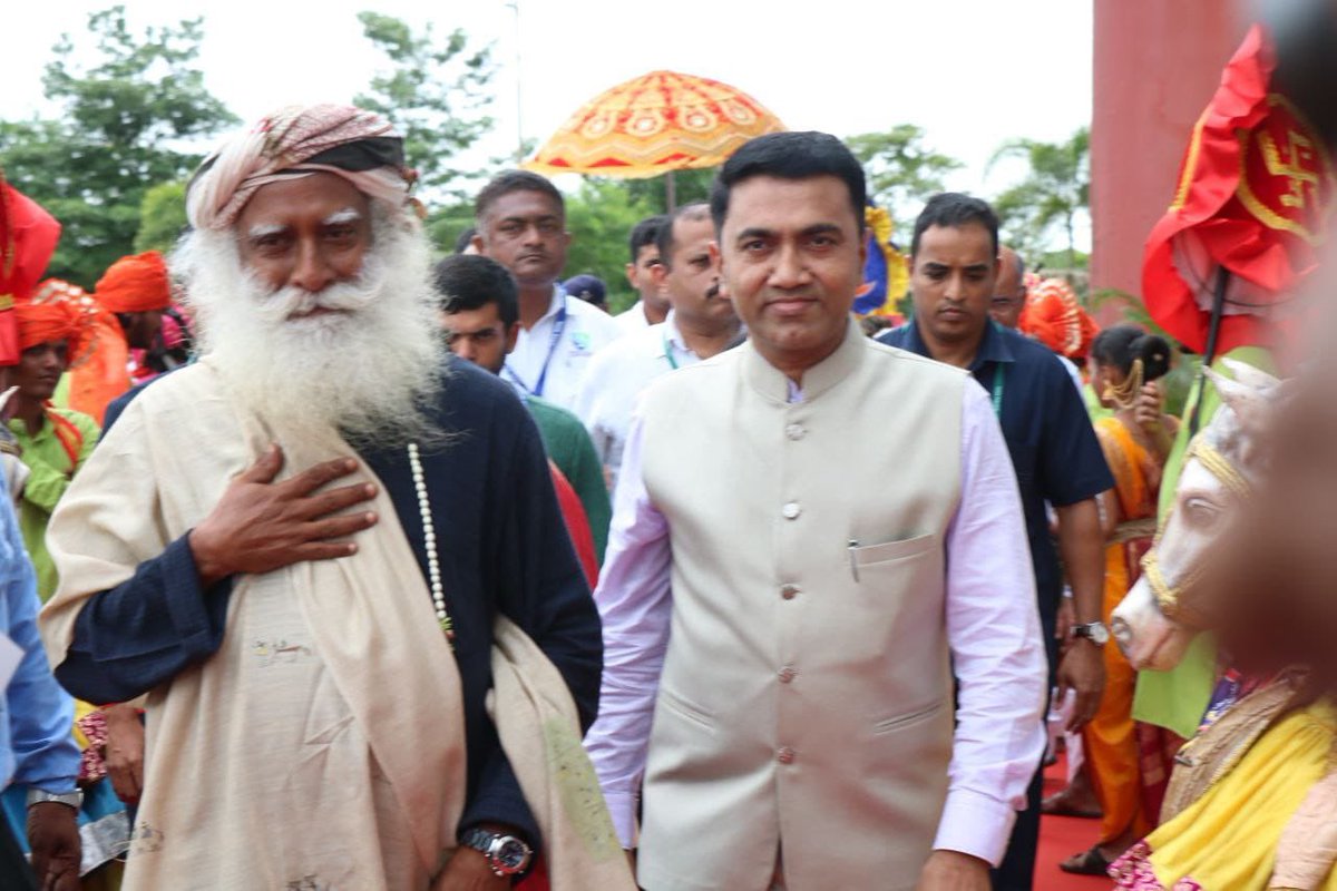 DrPramodPSawant's tweet photo. It was indeed a great &amp; historic moment to host Shri @SadhguruJV ji in Goa for Signing of MoU between Goa Govt &amp; Isha Foundation for the #SaveSoil movement. 1/3 https://t.co/2icETh7DIx