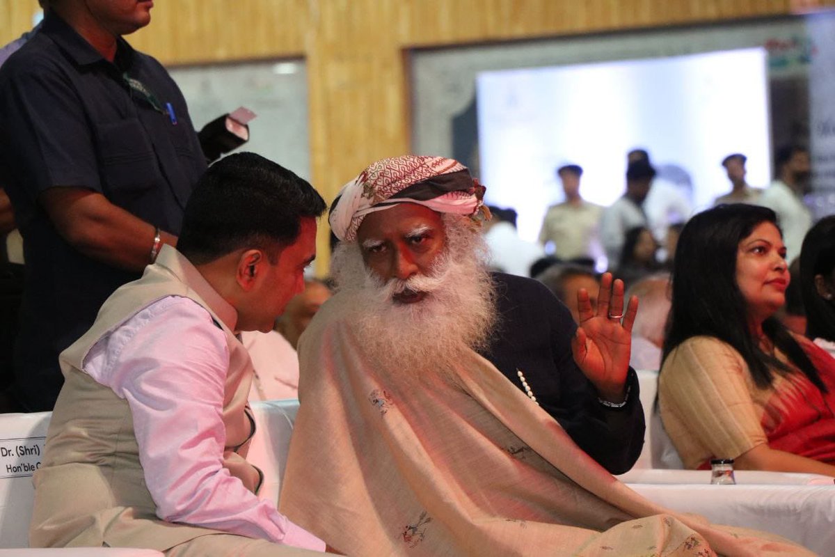DrPramodPSawant's tweet photo. It was indeed a great &amp; historic moment to host Shri @SadhguruJV ji in Goa for Signing of MoU between Goa Govt &amp; Isha Foundation for the #SaveSoil movement. 1/3 https://t.co/2icETh7DIx