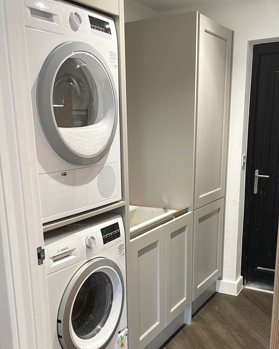 ruletown's tweet image. A great start to the week.

The utility inside plot 1 is nearly complete. We are just waiting for the oak worktop to be fitted and then this room will be finished. 

Well done to everyone involved we are loving the final outcome! 
.
.
.

#utilityroom #utilitystyle #interiordesign