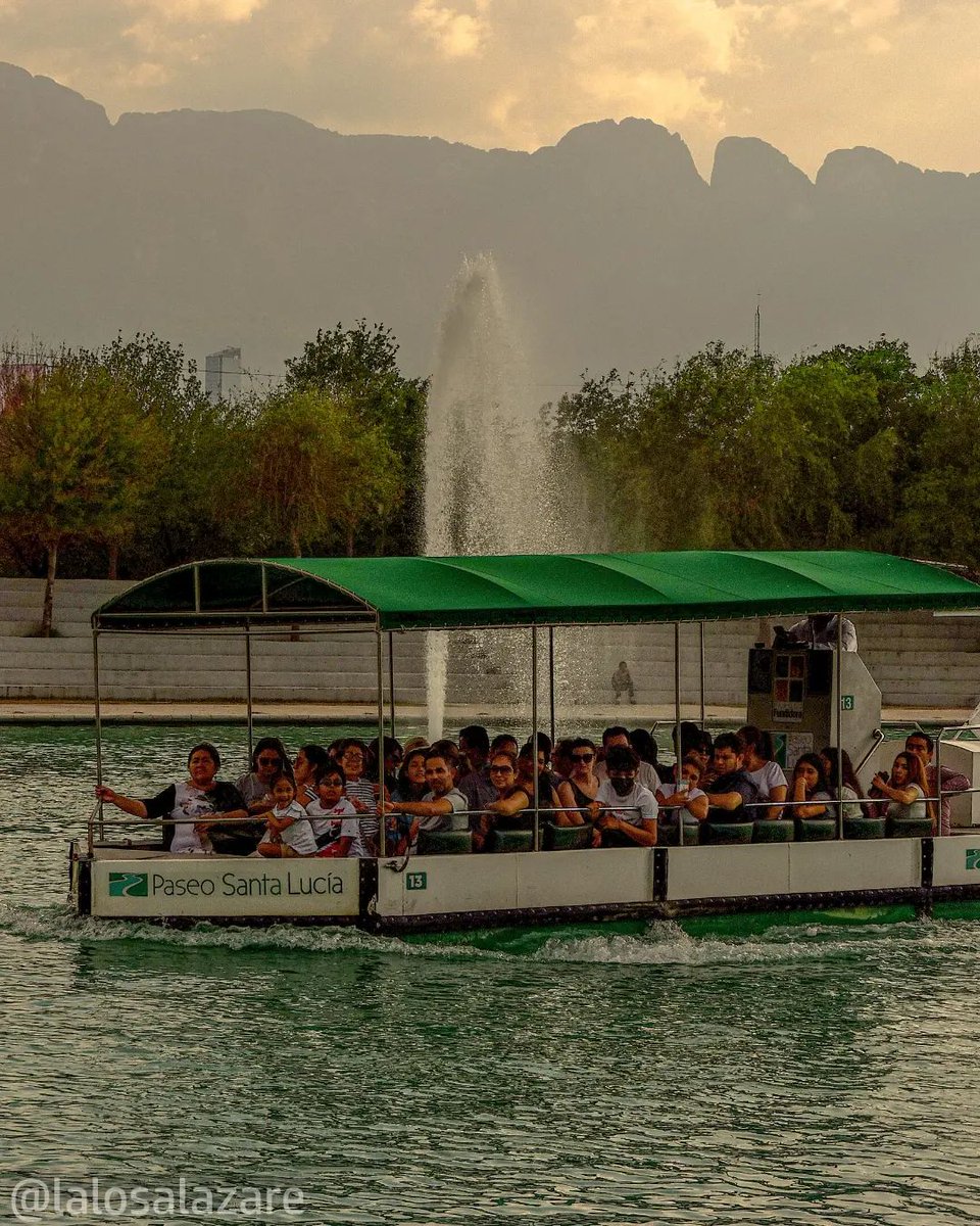 distritoregio's tweet photo. #CapturasRegias | Paseo Santa Lucía es un momento para turistear, estar con familia o amigos. ¿Cuántas veces has tomado el paseo?
Fotos📸: @lalosalazare
#turismomonterrey #Monterrey #NuevoLeón #Fotografia #regios #Photography #mty #mtycity #postalnl #artphotography #photooftheday https://t.co/8VUbRZPCPg