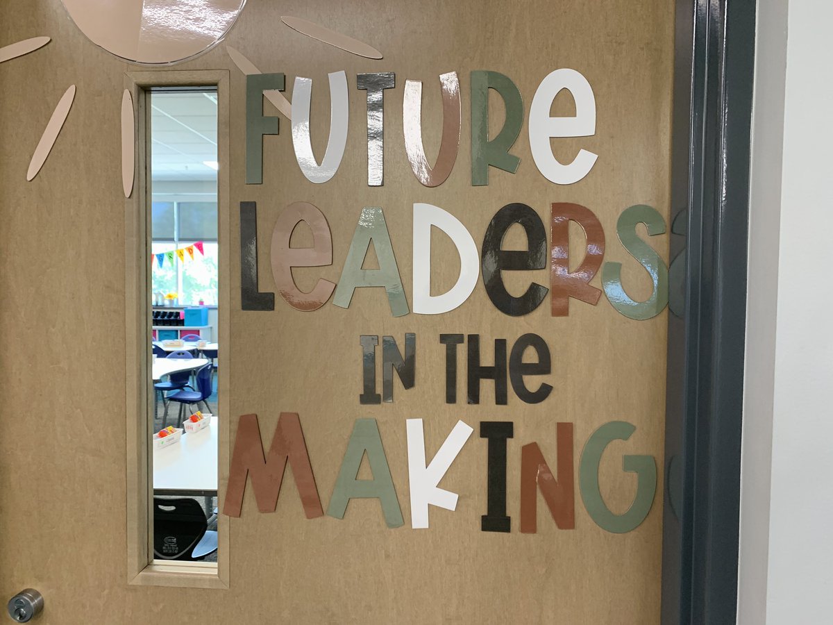 UrbandaleCSD's tweet photo. Our @OLM_UCSD 3rd grade students are enjoying activities to help them get to know each other &amp; learn about their class &amp; school! So many smiles &amp; much laughter. We agree… these Ss are definitely our future leaders in the making! #OlmstedPride https://t.co/sj21mRtsZg