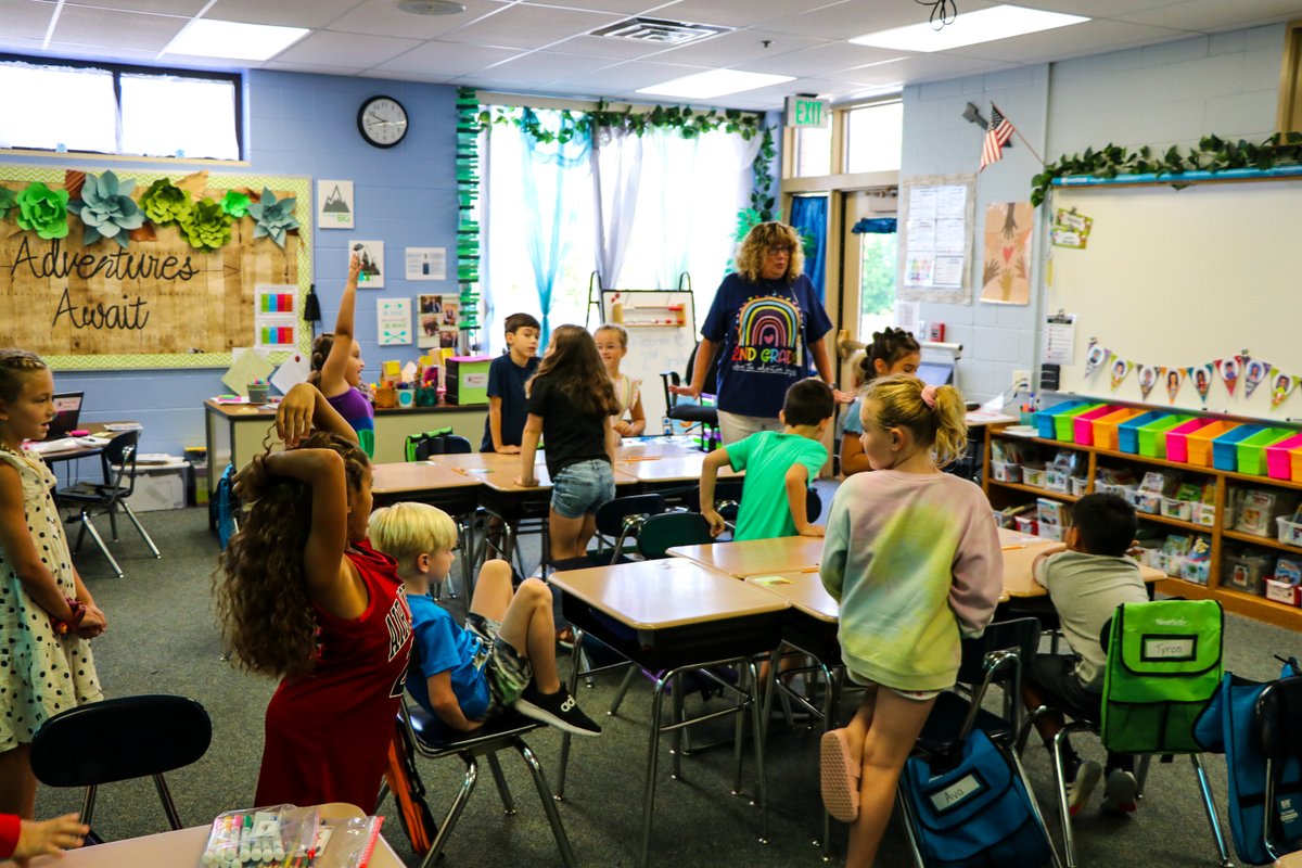 We started our first day of school with 1st, 2nd, 6th and 9th graders this morning! It's always exciting to have kids in buildings! Everyone except 1st grade will be back tomorrow! lewiscentral.org/backtoschool  #InspiringExcellenceLC #LCTitans