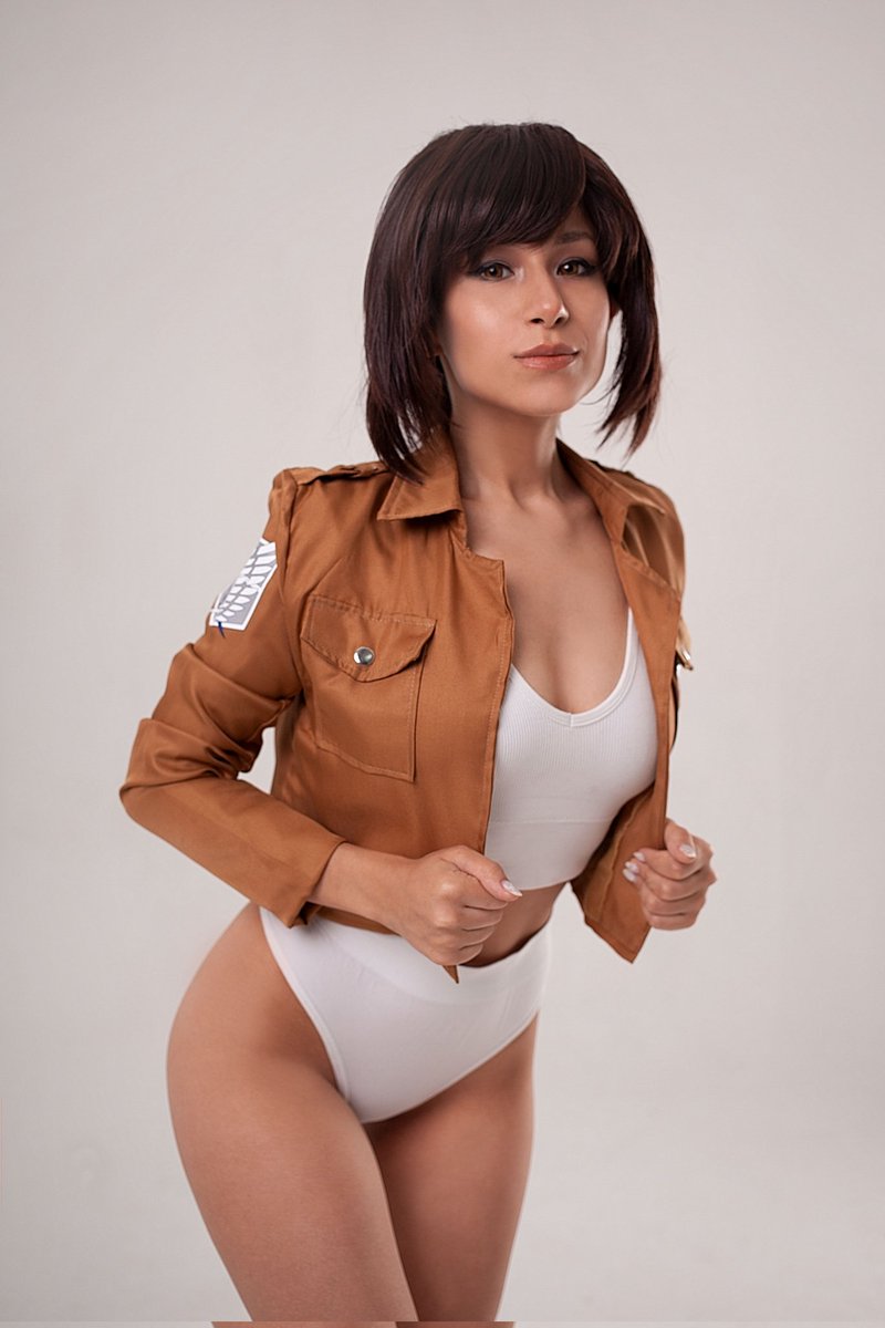 Dima_Batalov_'s tweet photo. Who is your waifu from Attack on Titan? https://t.co/gG2j62UJtW