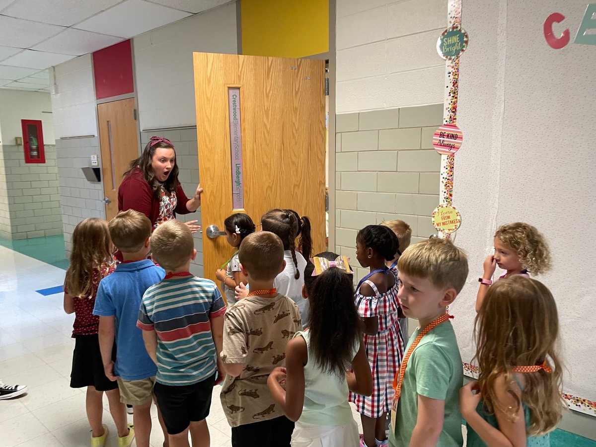 CrestwoodFlyers's tweet photo. We are having an AWESOME first day of school!! Itโs a great day to be a Crestwood Flyer! #FirstDayFlyers https://t.co/Im85RWoExL