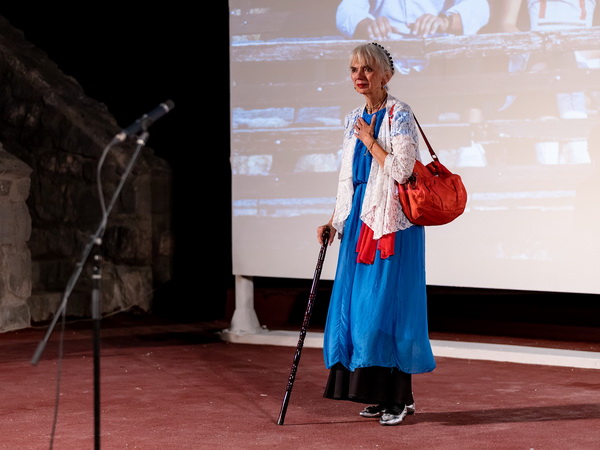 SEEcult's tweet photo. Vesna Pećanac otvorila 35. Filmski festival Herceg Novi https://t.co/qztibDWBfd #FFHN https://t.co/VY8Cb1DgrE