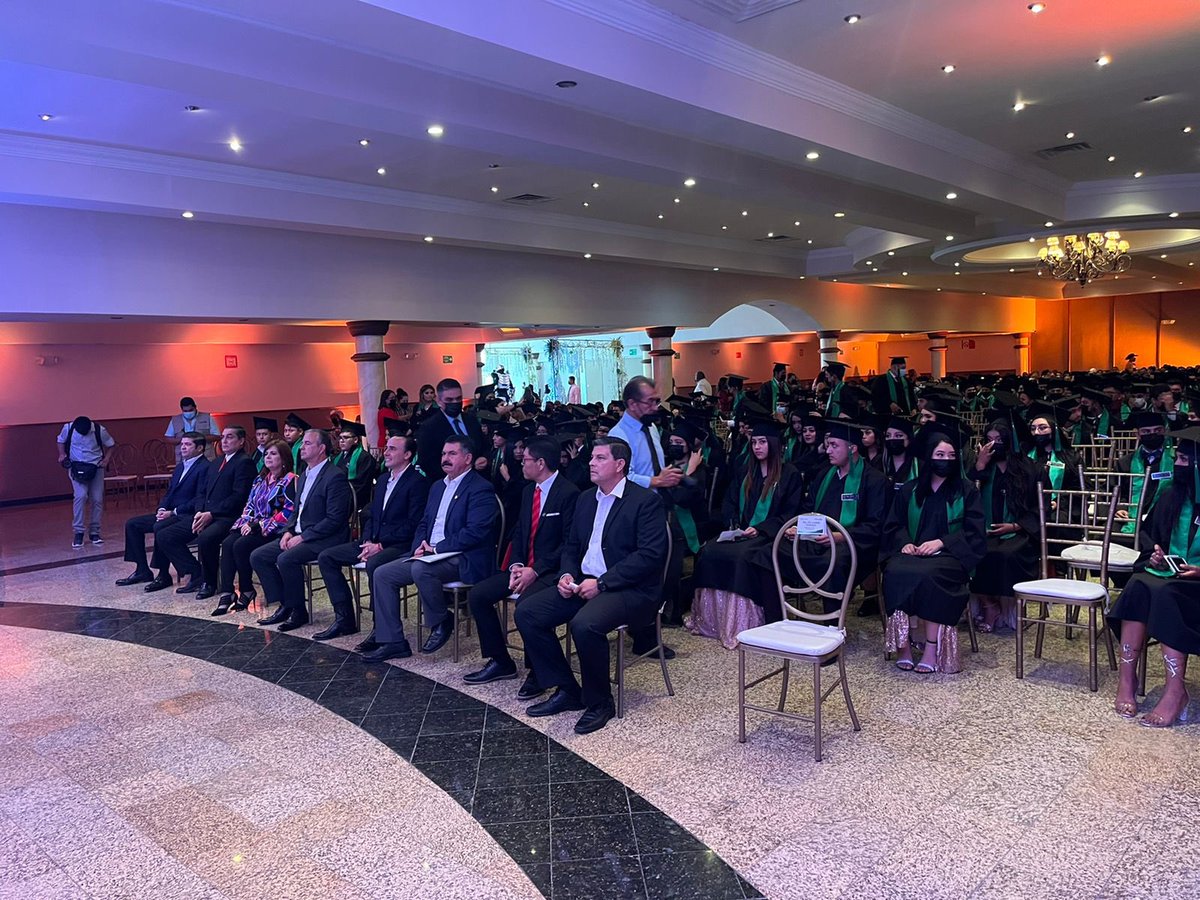 manolojim's tweet photo. En la Ceremonia de Graduación del Conalep Acuña Generación 2019-2022. #Coahuila #Acuña https://t.co/2uami0I9py