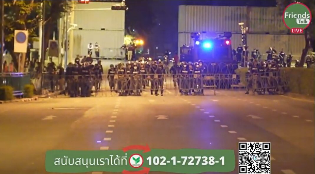 Apollooo88's tweet photo. 22:23 ตํารวจเพิ่มขึ้นเรี่อยๆอย่างเห็นได้ชัดที่แยกนางเลิ้ง แต่มวลชนยังคงปราศรัยต่อไป #ม็อบ23สิงหา65 https://t.co/bRx5M1BxbX