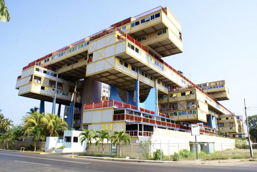pablofarfan's tweet photo. Ha muerto el arquitecto venezolano Fruto Vivas a los 94 años, el último gran maestro del siglo XX, trabajó con Eduardo Torroja y Oscar Niemeyer, fue pionero de la construcción bioclimática y desarroyó conceptos que aún hoy apenas empezamos a entender y a aplicar, un sabio https://t.co/T89TGMLqJD