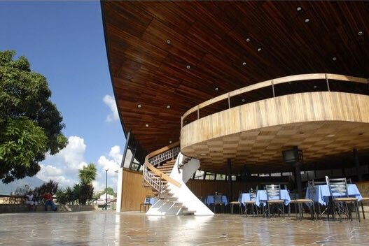 pablofarfan's tweet photo. Ha muerto el arquitecto venezolano Fruto Vivas a los 94 años, el último gran maestro del siglo XX, trabajó con Eduardo Torroja y Oscar Niemeyer, fue pionero de la construcción bioclimática y desarroyó conceptos que aún hoy apenas empezamos a entender y a aplicar, un sabio https://t.co/T89TGMLqJD