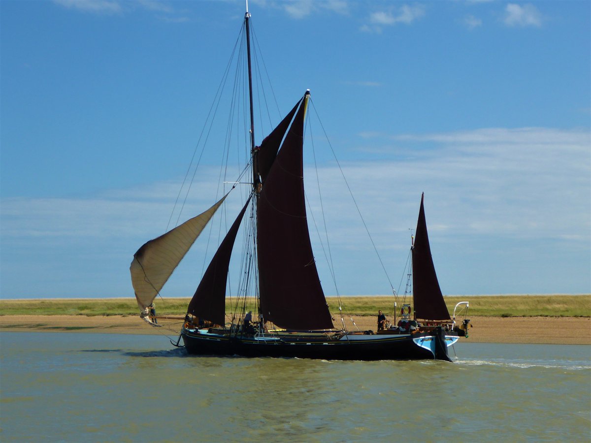 resident219's tweet photo. The magnificent Thames barges "SB Edme" (built 1898) and "SB Mirosa" (1892) on the River Alde at Orford on the East coast of England. Even today, neither has an engine fitted. A glimpse of a bygone age.
#ThamesBarges #edme #mirosa
@VLafora @werthro @Natalie62292640 https://t.co/Ty8XPeZyq1