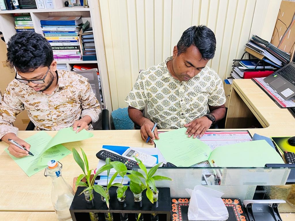 SohanYouthNetG's tweet photo. The MoU is to enable cooperation between @YouthNet4CC and O.Creeds Ltd. for mutually beneficial collaboration toward Knowledge Sharing, Capacity Building, and Project Implementation in the domains related to Climate Resilience and #LocallyLeadAdaptation.
@rmollick https://t.co/sUjg0w2sEY