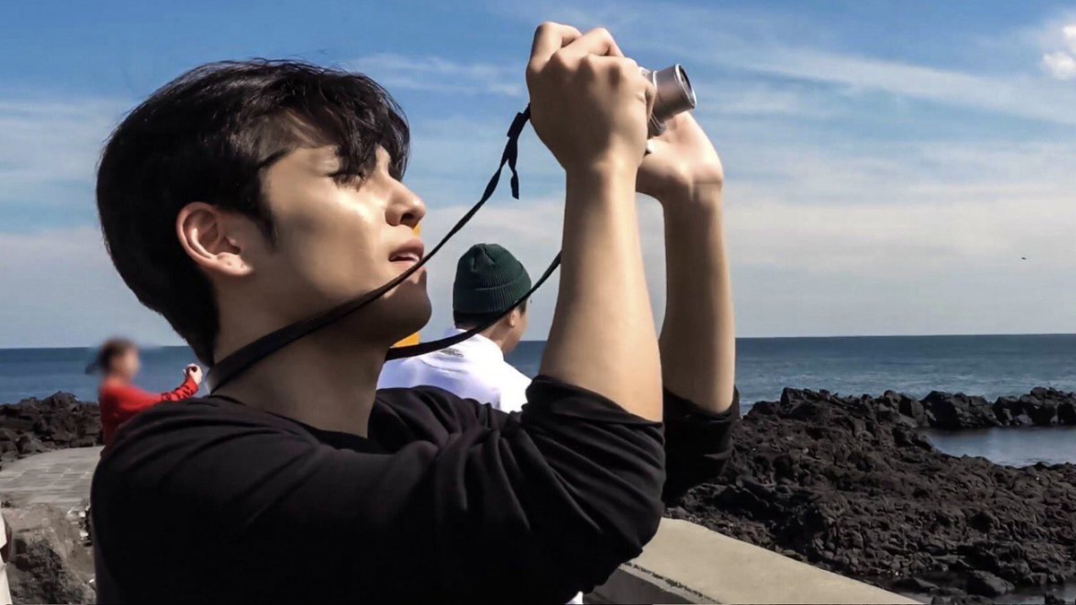 mydayswift13's tweet photo. photographer! wonpil 📸 https://t.co/wOwgcTHkya