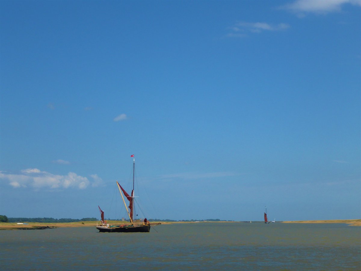 resident219's tweet photo. The magnificent Thames barges "SB Edme" (built 1898) and "SB Mirosa" (1892) on the River Alde at Orford on the East coast of England. Even today, neither has an engine fitted. A glimpse of a bygone age.
#ThamesBarges #edme #mirosa
@VLafora @werthro @Natalie62292640 https://t.co/Ty8XPeZyq1
