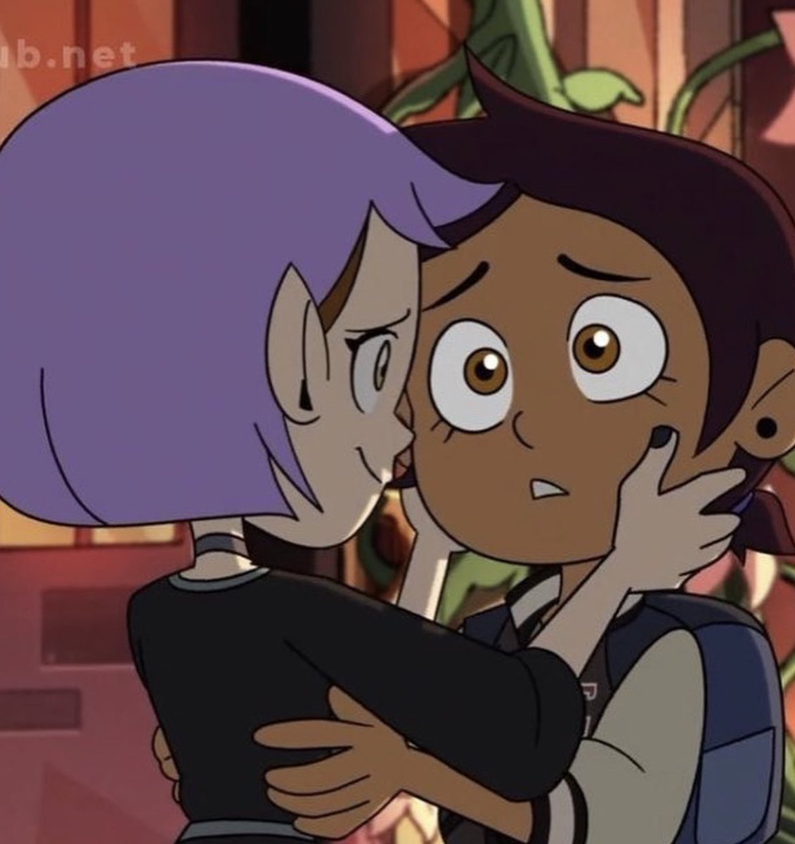 batdric's tweet photo. YOU'RE KIDDING ME?!!! THE WAY LUZ IS LOOKING AT AMITY. THE WAY AMITY IS LOOKING AT LUZ. LOVE IS REAL AND ITS NAME IS LUMITY https://t.co/B9LkvW71iP