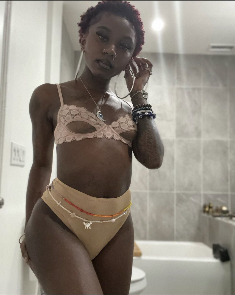 Divinetoes1's tweet photo. Send your lifesavings lil scumbag 😈 
$Divinemiss21

Findom paypigs humanATM https://t.co/ycSScOGsDs