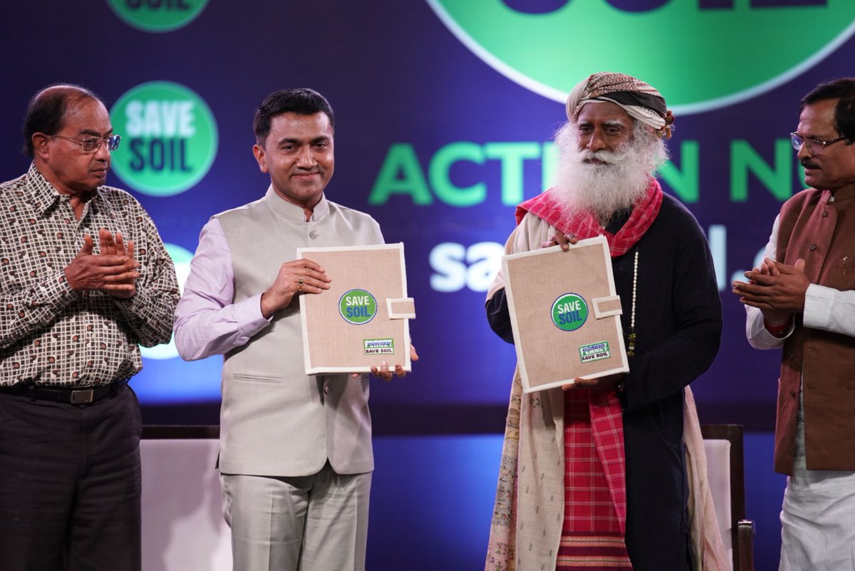SadhguruJV's tweet photo. Another exemplary step as the Govt of Goa pledges to #SaveSoil. May this memorandum of understanding bring inspiration to every corner of the Nation and light the way for the rest of the world. -Sg @DrPramodPSawant @goacm @Outreach_Isha #MoU https://t.co/ef8H9806Gy