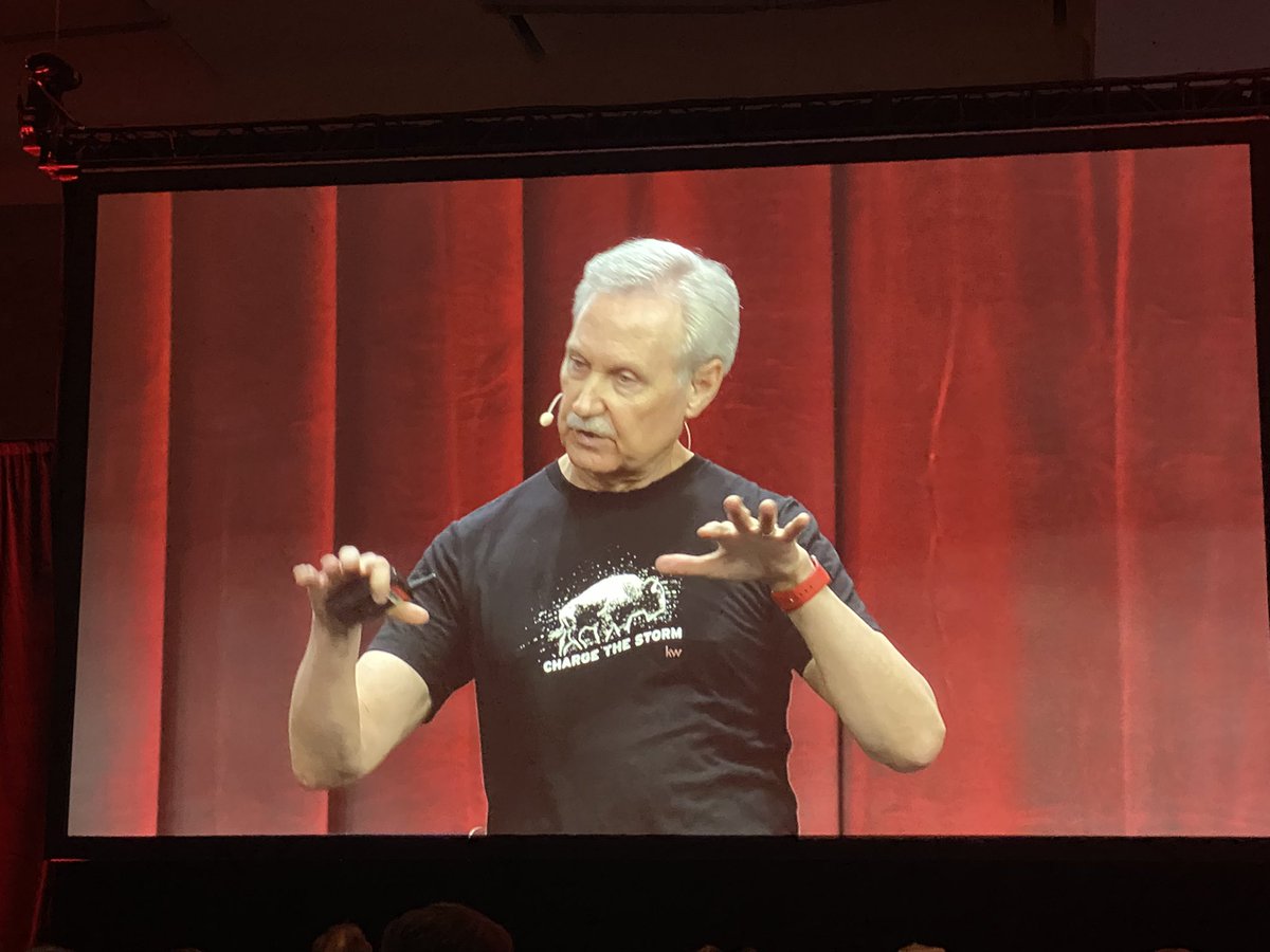 ericchazaro's tweet photo. Be the economist of choice for your real estate buyers and sellers. #MegaAgentCamp #kwMegaAgentCamp #kwMAC https://t.co/CdQ7Y0pzTF