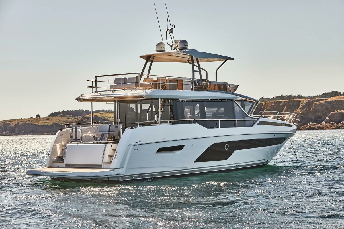 X60, voluminous living spaces, natural light, easy flow of movement on board, the details make the difference.

Discover this yacht at @yachtingcannes

▶  Request your invitation: buff.ly/3JwNfIy