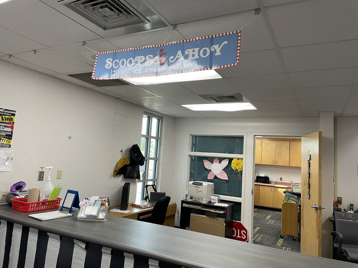 pmslibraryeptx's tweet photo. We are officially open for our first library lesson. We are going over book care, expectations, play a game, and check-out. #PMSReads #HustleandHeart #RespecttheHustle @reynahustles @YISDLibServices @catherinedoc12 @JMacias_CI https://t.co/yXTSITa9rA