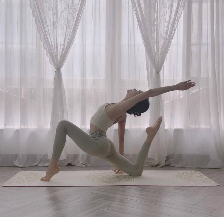 ClarkJamesc's tweet photo. Do not be bound by the age of life, each age has the beauty of each age, what you want to do is to do, always on the road. #yoga #FitnessGirl https://t.co/qnfqf0SFw5