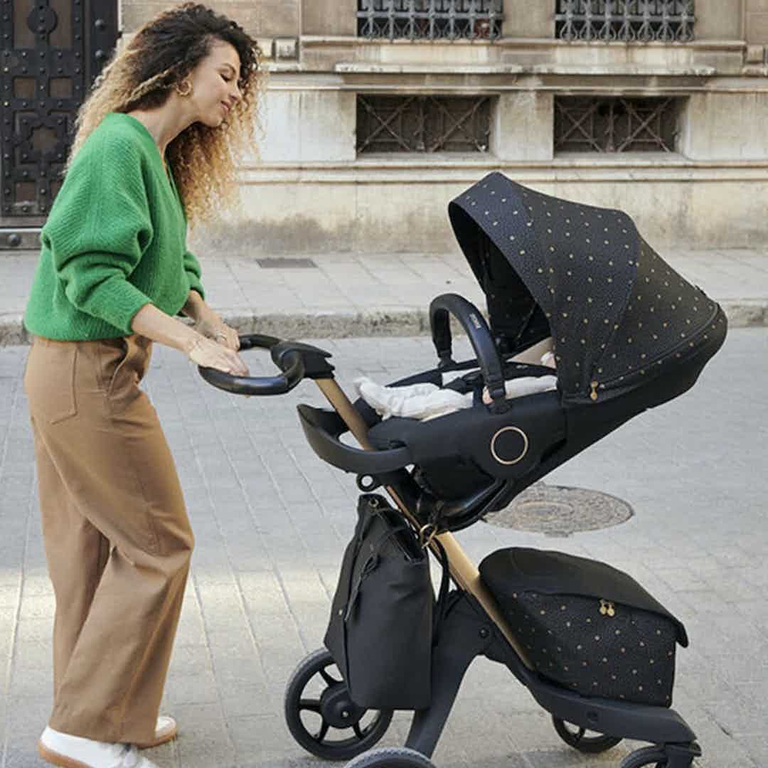 The Xplory X is the perfect choice for parents who want the best for their baby without compromising on safety, quality, or style. The Xplory X Stroller brings your baby closer for the connection they need to feel safe &amp; loved.
aldeahome.com/products/stokk…