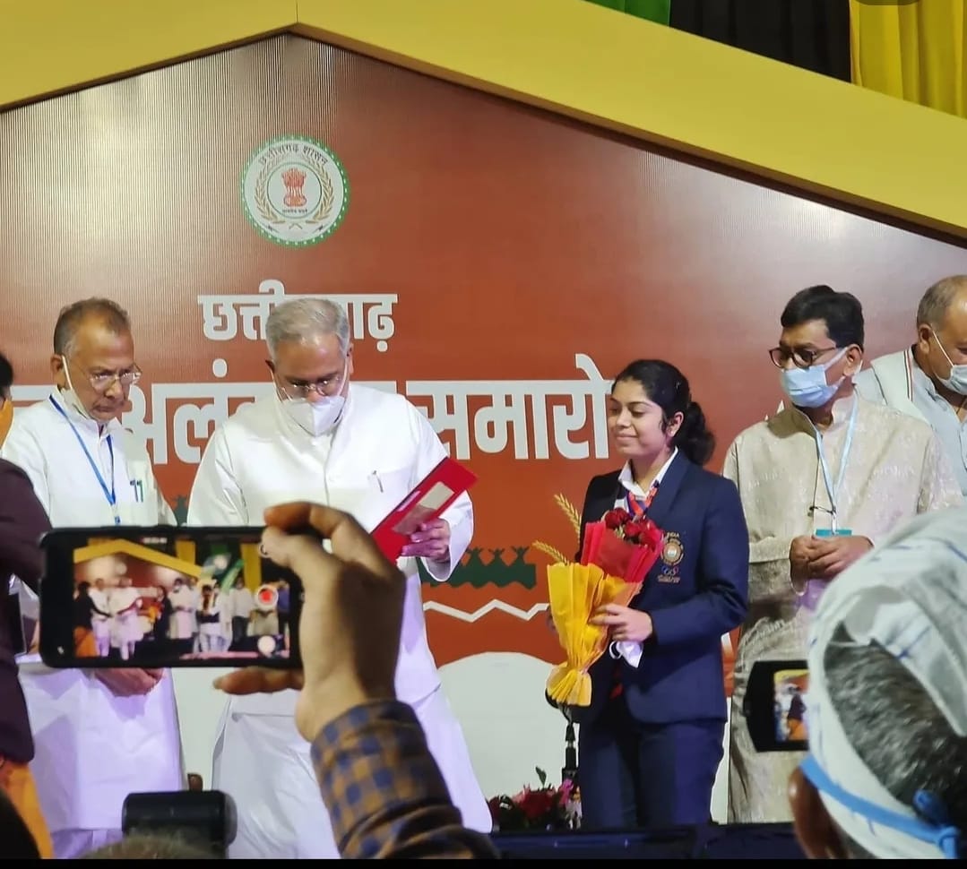 Happiest birthday to our honorable Cheif Minister of Chhattisgarh Shri <a href="/bhupeshbaghel/">Bhupesh Baghel</a> ji. #Throwback #Gundadhuraward
