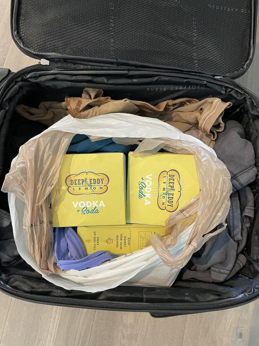 erinn_shields's tweet photo. Dear @DeepEddyVodka, please start selling these canned vodka+soda in NJ so i dont have to risk them breaking/being taken from my suitcase on my flight!!!
Love, NJ https://t.co/A8ijOE788i
